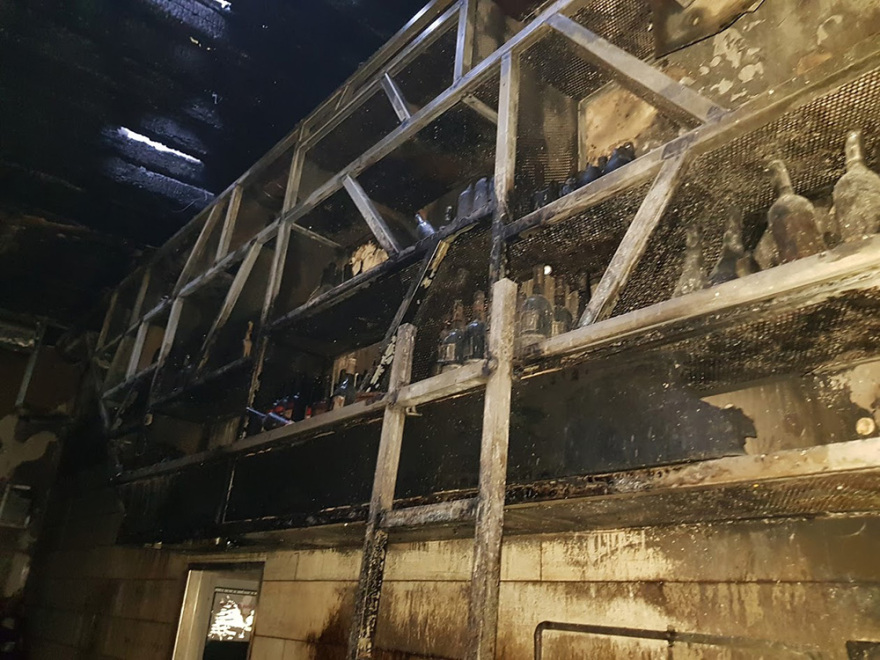 Λέρος: Οι επιχειρηματίες του νησιού στηρίζουν οικονομικά τους ιδιοκτήτες των καταστημάτων που κάηκαν