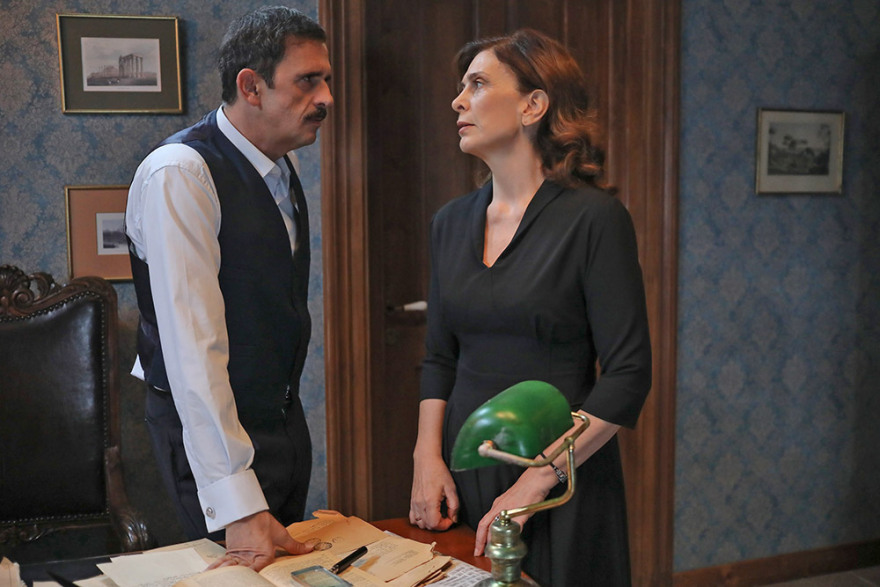 Kατερίνα Διδασκάλου: Η Μυρσίνη από τις Άγριες Μέλισσες θέλει να την ερωτεύονται «ακόμη και οι καρέκλες»