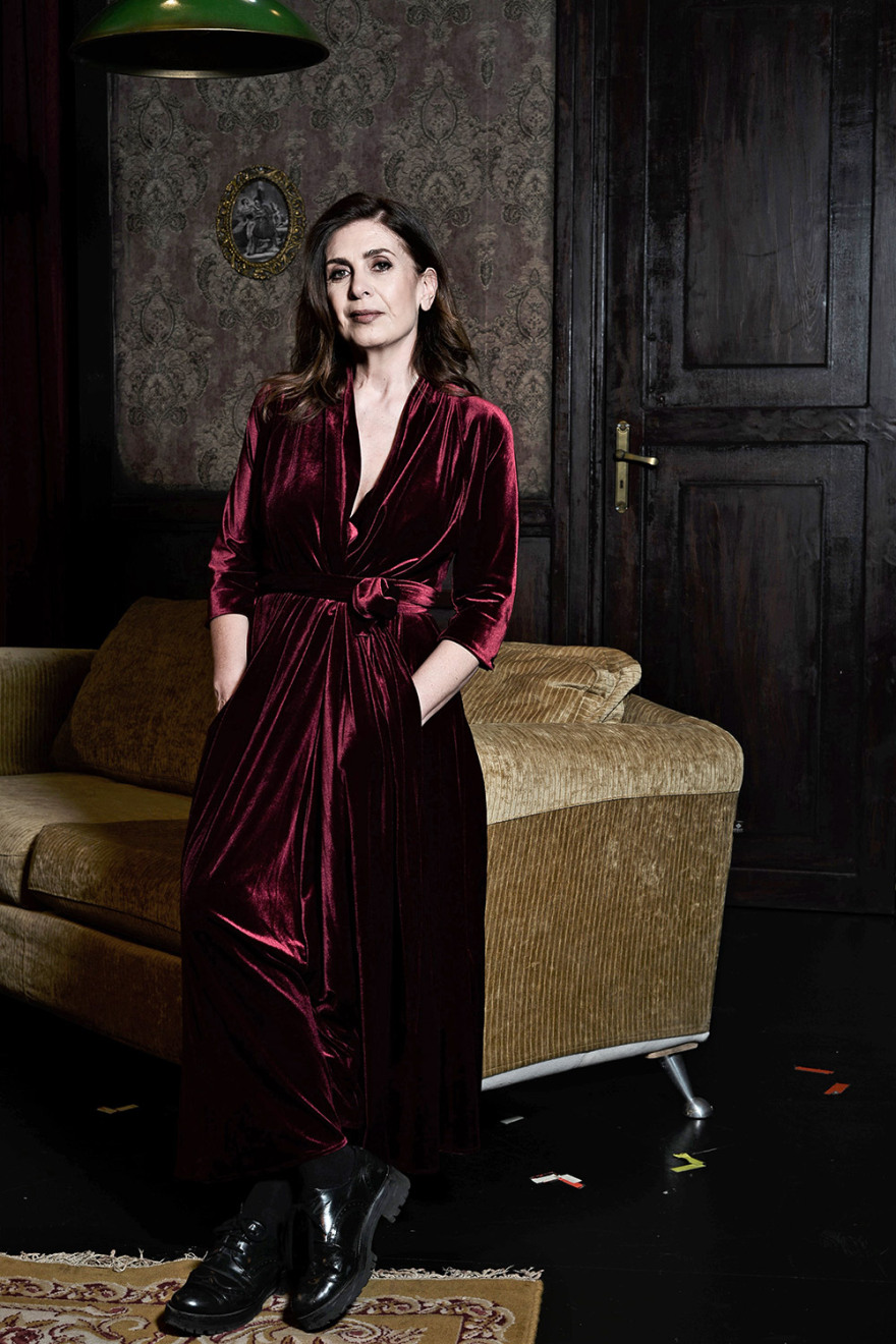 Kατερίνα Διδασκάλου: Η Μυρσίνη από τις Άγριες Μέλισσες θέλει να την ερωτεύονται «ακόμη και οι καρέκλες»