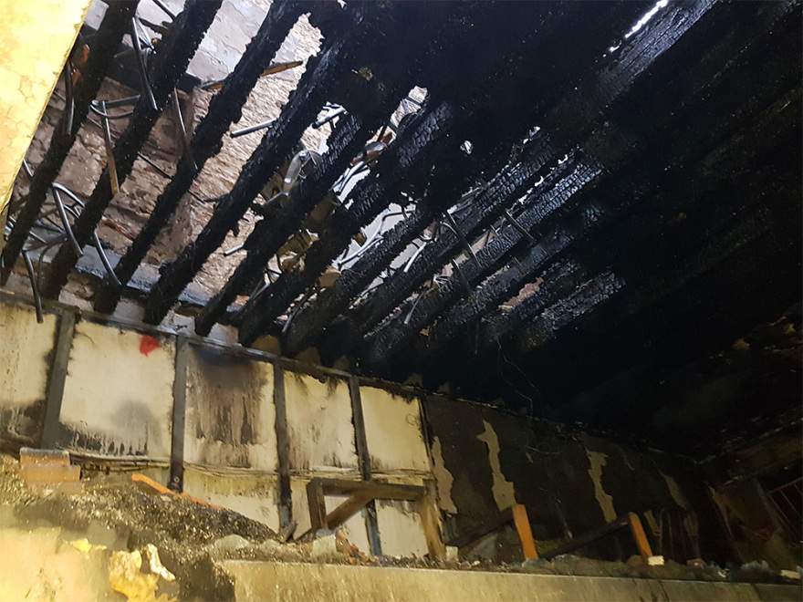 Λέρος: Οι επιχειρηματίες του νησιού στηρίζουν οικονομικά τους ιδιοκτήτες των καταστημάτων που κάηκαν