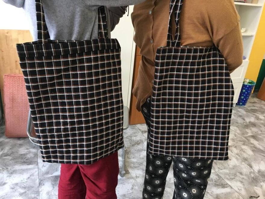 Εργαστήριο μόδας για μετανάστριες στη δομή της Ελευσίνας