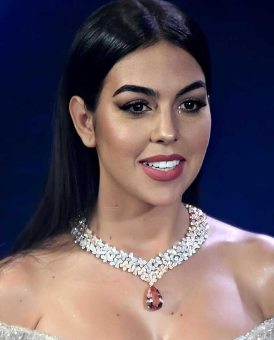 Σαν Ρέμο: Τους «τρέλανε» η σύντροφος του Ρονάλντο με αποκαλυπτικά φορέματα και αισθησιακό τάνγκο!