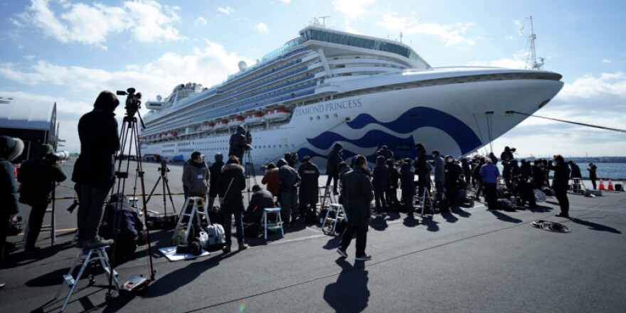 Κορωνοϊός: Σε καραντίνα τρία κρουαζιερόπλοια - Σε κατάσταση τρόμου και θυμού χιλιάδες επιβάτες 