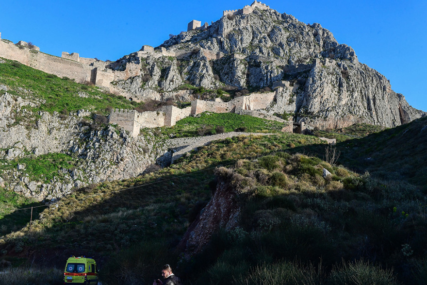 ΕΛΑΣ: Εντυπωσιακές εικόνες από τη σύλληψη των 3 Αλβανών ληστών στην Αρχαία Κόρινθο