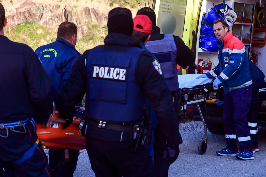 ΕΛΑΣ: Εντυπωσιακές εικόνες από τη σύλληψη των 3 Αλβανών ληστών στην Αρχαία Κόρινθο