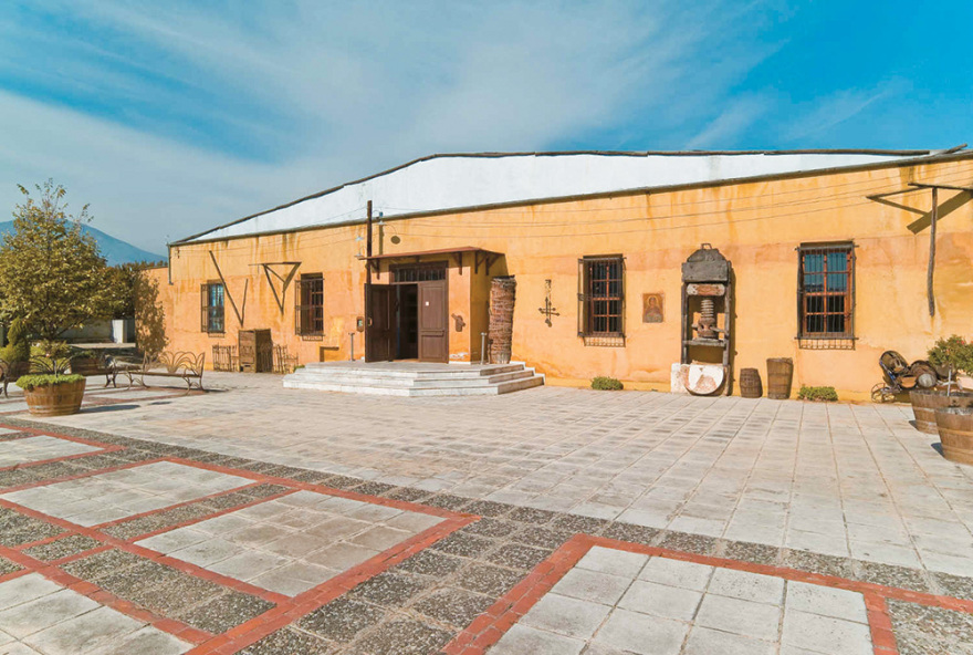 Ακάθεκτοι οι πλειστηριασμοί: «Άγαλμα» ο Πουλόπουλος για το οικόπεδο στην Εκαλη