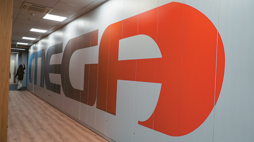 Mega: Επιστρέφει με δυνατά χαρτιά 