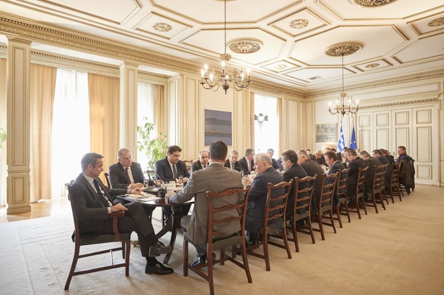 Συνάντηση Μητσοτάκη με την ΚΕΔΕ: Αντιμετωπίζουμε τα προβλήματα στο «Βοήθεια στο Σπίτι»