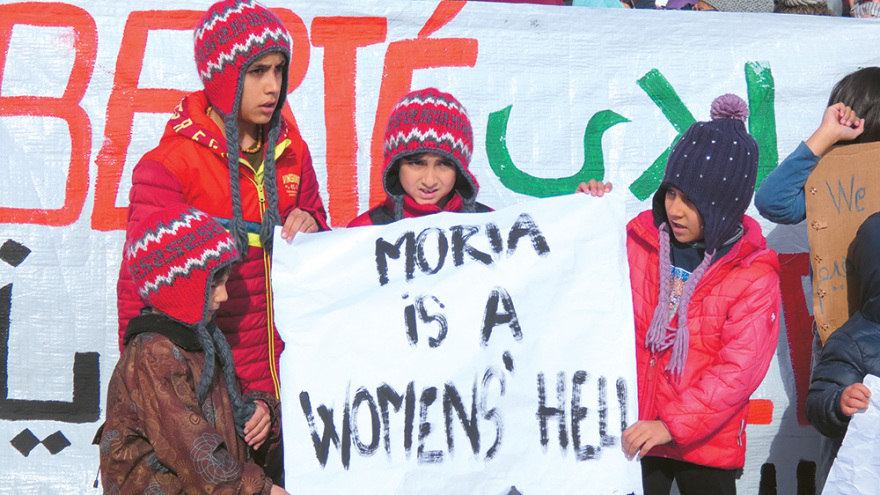 Μεταναστευτικό ώρα μηδέν: Το protothema.gr στη «ζούγκλα» της Μόριας - Δείτε βίντεο