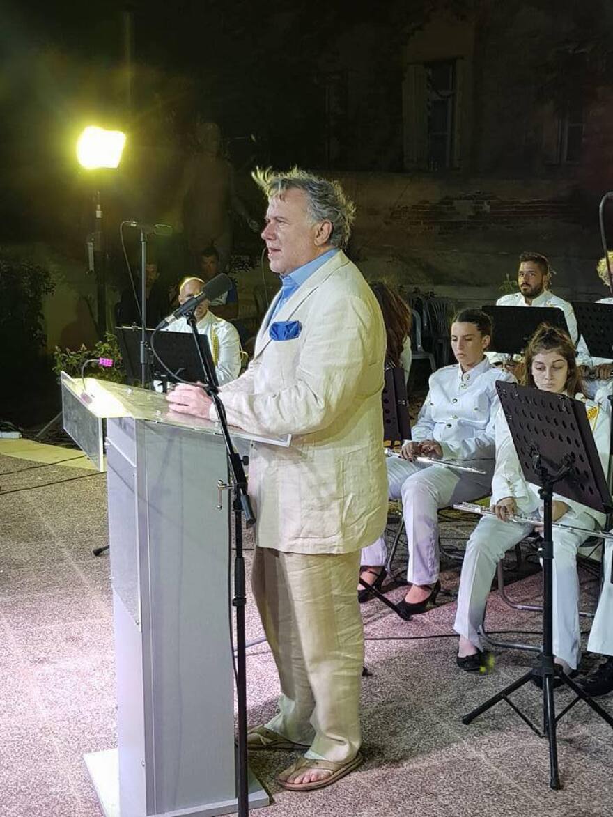 Τα ατυχήματα του Γιώργου Κατρούγκαλου: Από το έγκαυμα στα πόδια στην τούμπα στο γήπεδο - Δείτε βίντεο