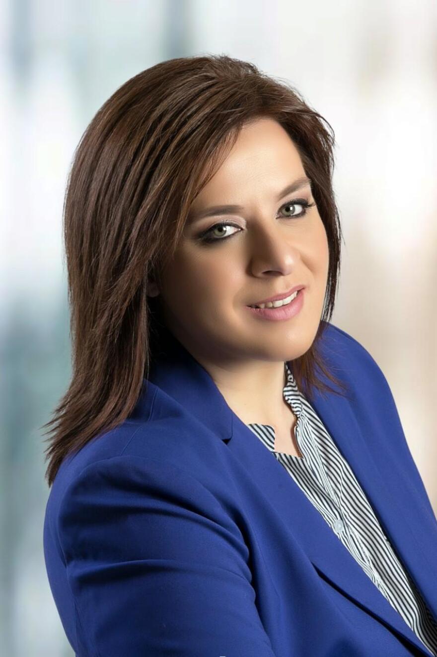 Γωγώ Τσαμπά: «Στα πανηγύρια πίνουν σαμπάνια από τις γόβες μου, μου έχουν κάνει πολλές προτάσεις γάμου»