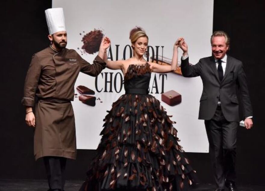 Βρυξέλλες, «Salon du Chocolat»: Μοντέλα με στολές... σοκολάτας στην πασαρέλα