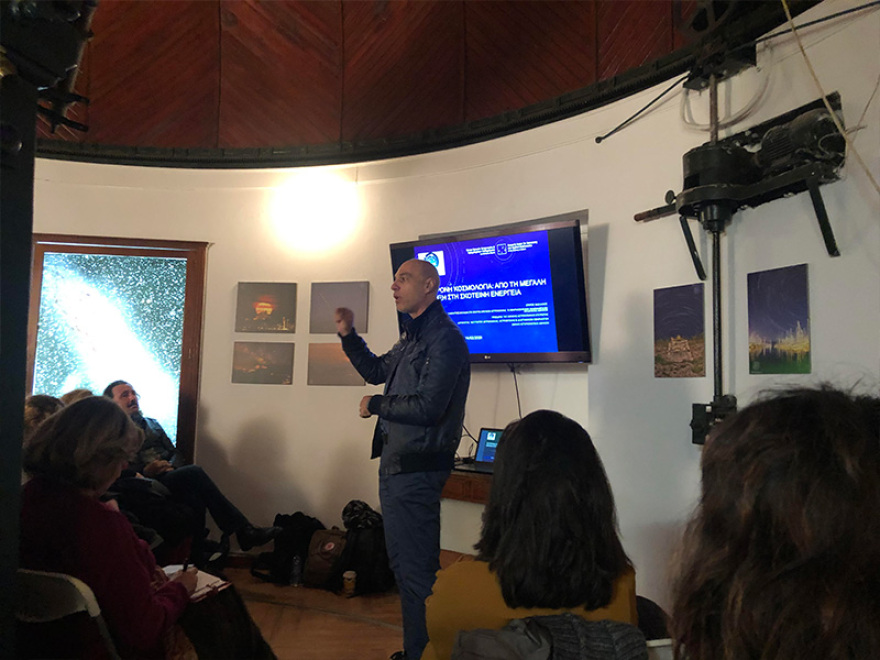 «Το χρονικό του χρόνου» του Stephen Hawking αναβιώνει στο θέατρο Τέχνης