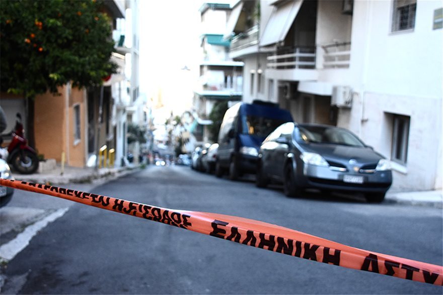 Φρίκη με νεκρό βρέφος στο Παίδων - Δείτε φωτογραφίες από το διαμέρισμα όπου φιλοξενούνται οι Σύροι γονείς