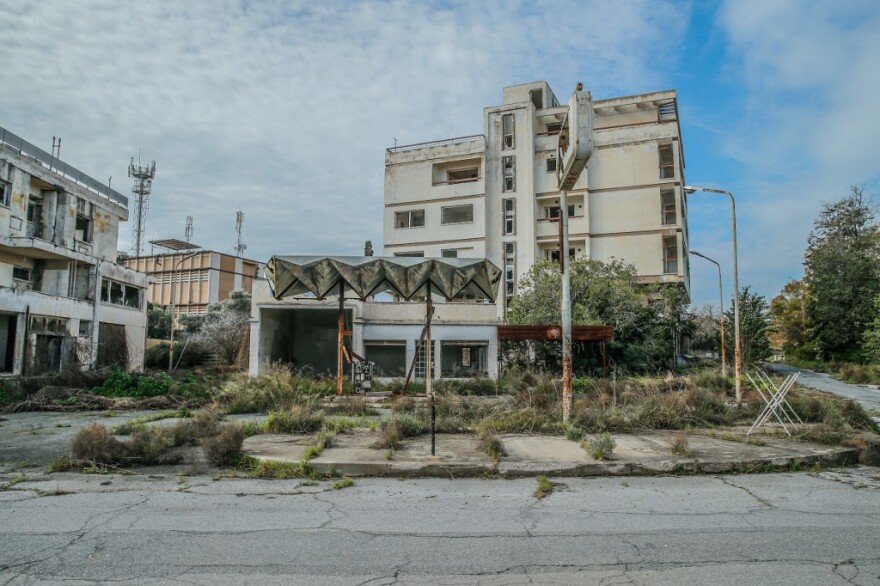 Αμμόχωστος: Ανατριχιαστικό φωτογραφικό οδοιπορικό στην πόλη-φάντασμα