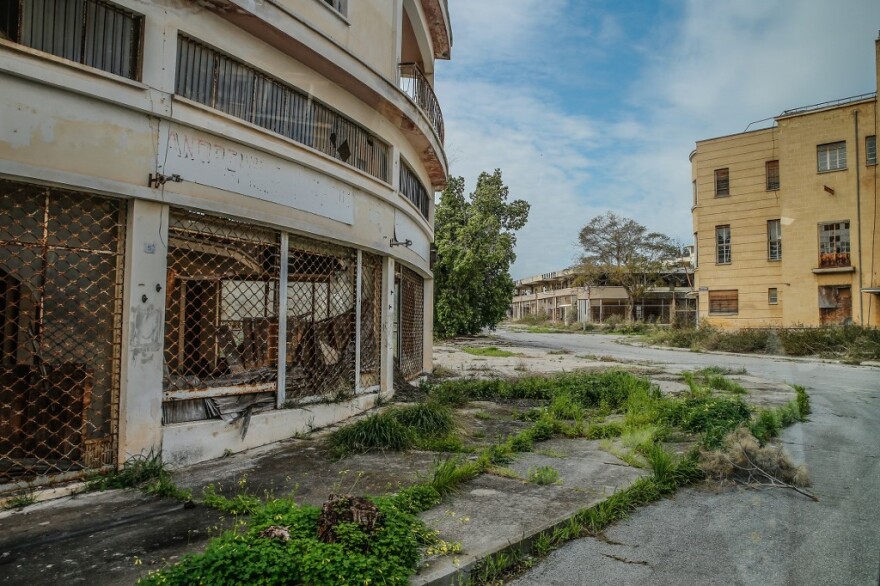 Αμμόχωστος: Ανατριχιαστικό φωτογραφικό οδοιπορικό στην πόλη-φάντασμα