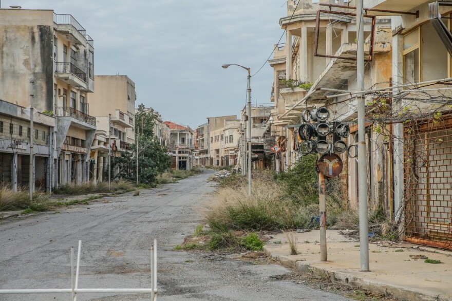 Αμμόχωστος: Ανατριχιαστικό φωτογραφικό οδοιπορικό στην πόλη-φάντασμα