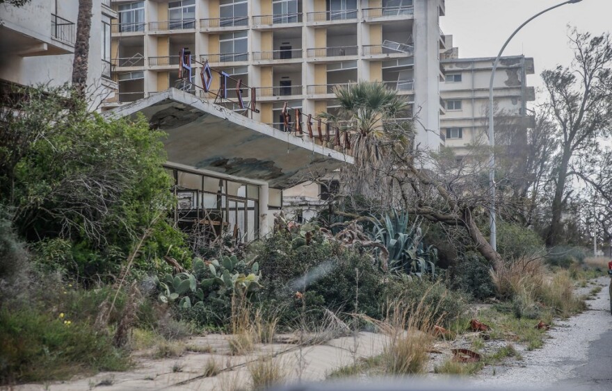 Αμμόχωστος: Ανατριχιαστικό φωτογραφικό οδοιπορικό στην πόλη-φάντασμα