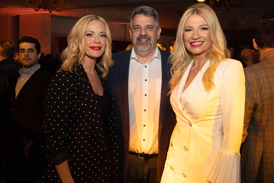  ANTΕΝΝΑ: Λάμψη και γιορτινή ατμόσφαιρα στην κοπή της πρωτοχρονιάτικης πίτας