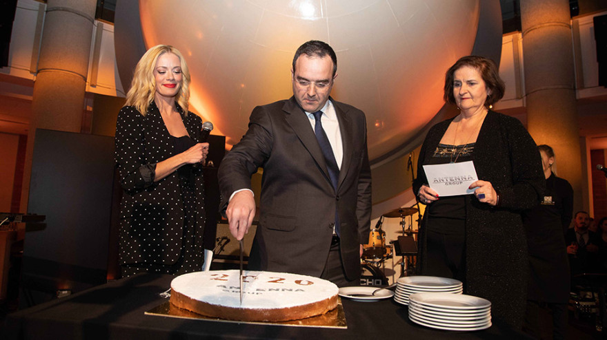  ANTΕΝΝΑ: Λάμψη και γιορτινή ατμόσφαιρα στην κοπή της πρωτοχρονιάτικης πίτας