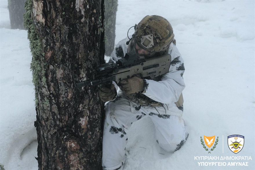 Εντυπωσιακή άσκηση Κύπριων καταδρομέων σε Αλπικό τοπίο - Δείτε φωτογραφίες