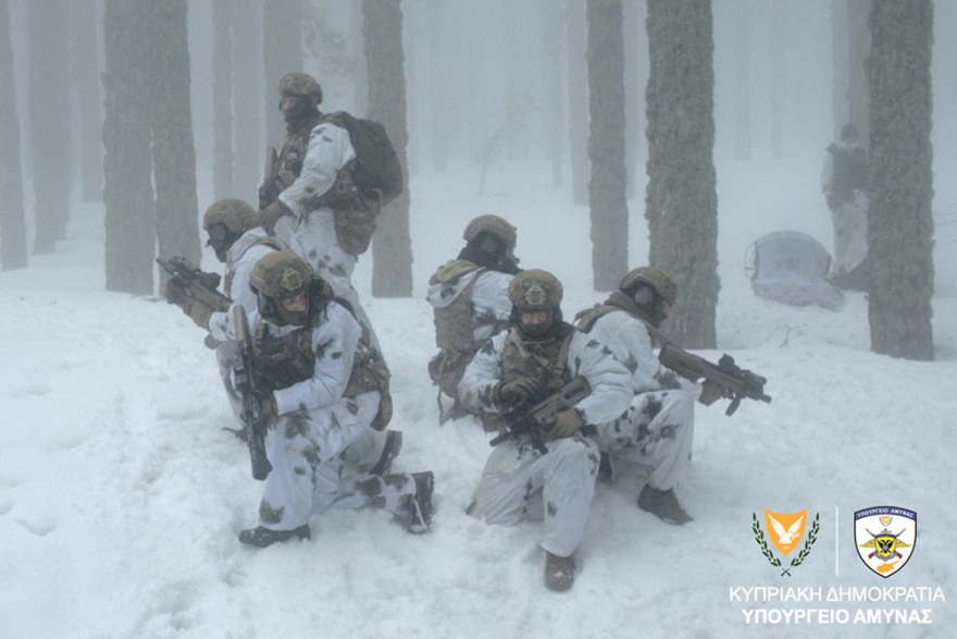 Εντυπωσιακή άσκηση Κύπριων καταδρομέων σε Αλπικό τοπίο - Δείτε φωτογραφίες