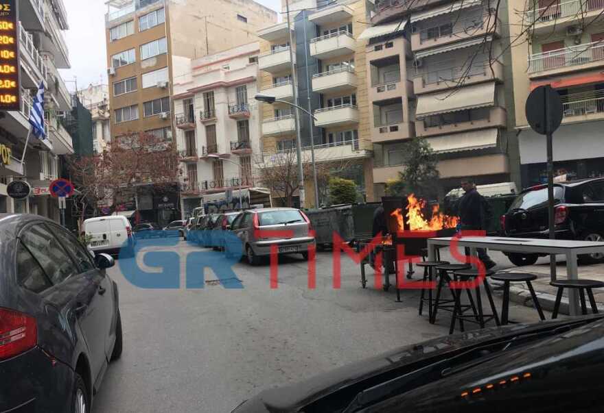 Τσικνοπέμπτη: Τσίκνα, χορός και τραγούδι στη Βαρβάκειο