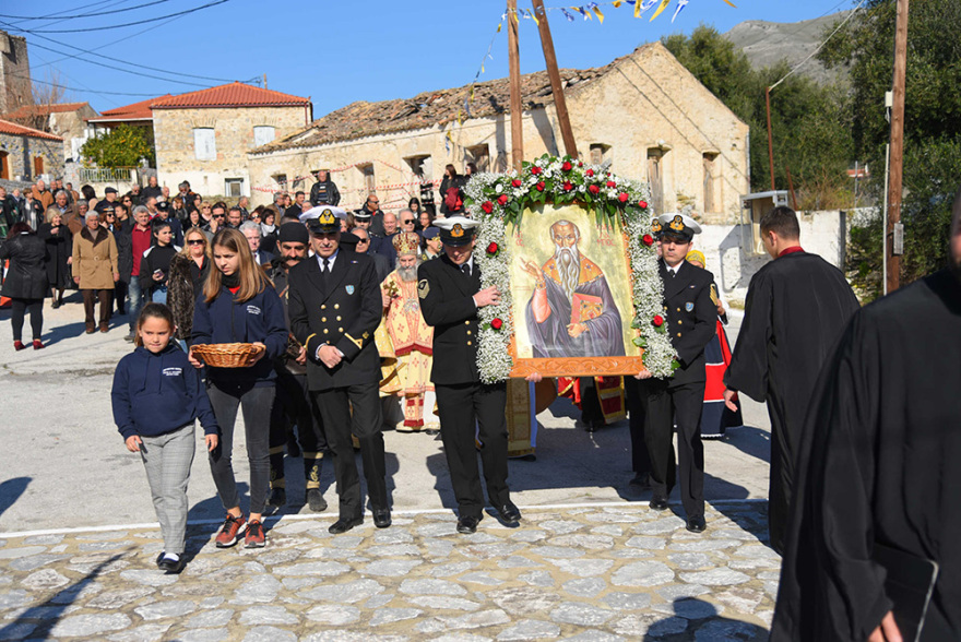  Στα γραφικά σοκάκια του Κότρωνα οι πιστοί τραγούδησαν το Μακεδονία Ξακουστή