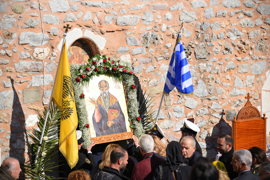 Στα γραφικά σοκάκια του Κότρωνα οι πιστοί τραγούδησαν το Μακεδονία Ξακουστή