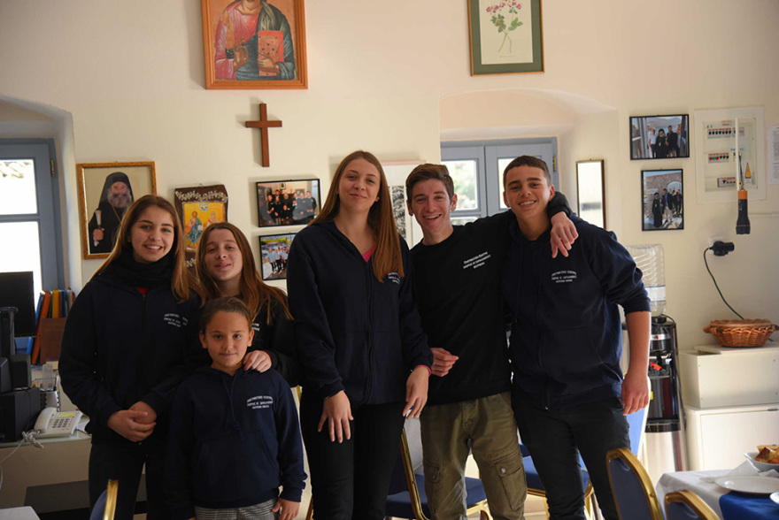  Στα γραφικά σοκάκια του Κότρωνα οι πιστοί τραγούδησαν το Μακεδονία Ξακουστή