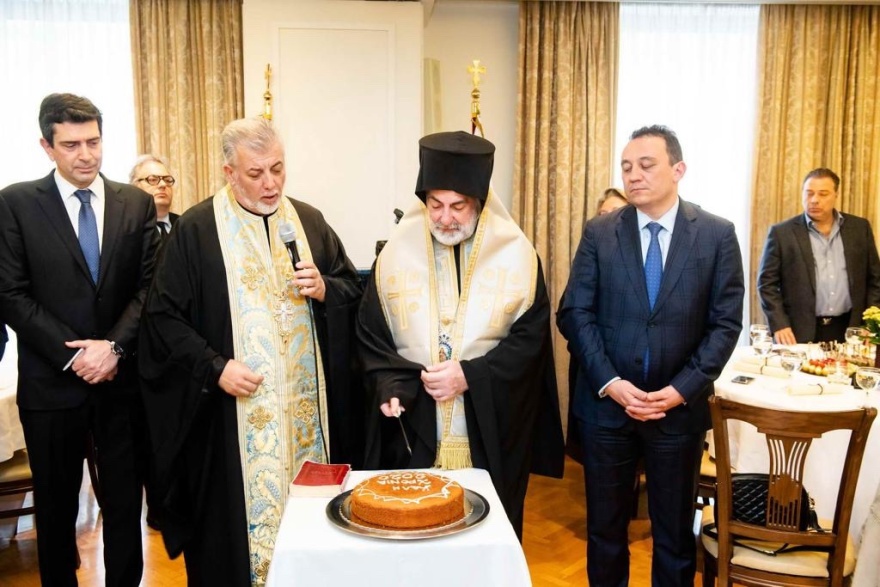   Η κοπή της πρωτοχρονιάτικης πίτας της Διεθνούς Ένωσης Φίλων Αρχιεπισκοπής Θυατείρων και Μεγάλης Βρετανίας