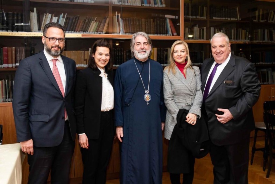   Η κοπή της πρωτοχρονιάτικης πίτας της Διεθνούς Ένωσης Φίλων Αρχιεπισκοπής Θυατείρων και Μεγάλης Βρετανίας