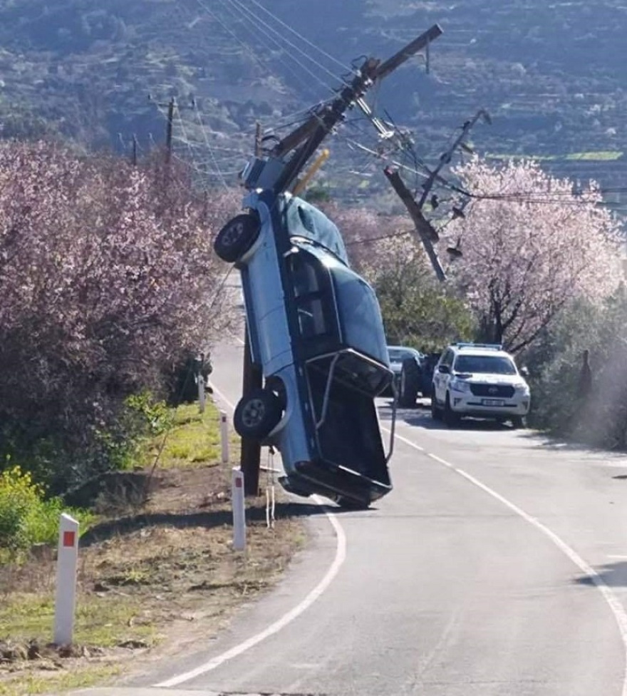 Κύπρος: Αγροτικό κρεμάστηκε σε κολόνα ηλεκτροδότησης