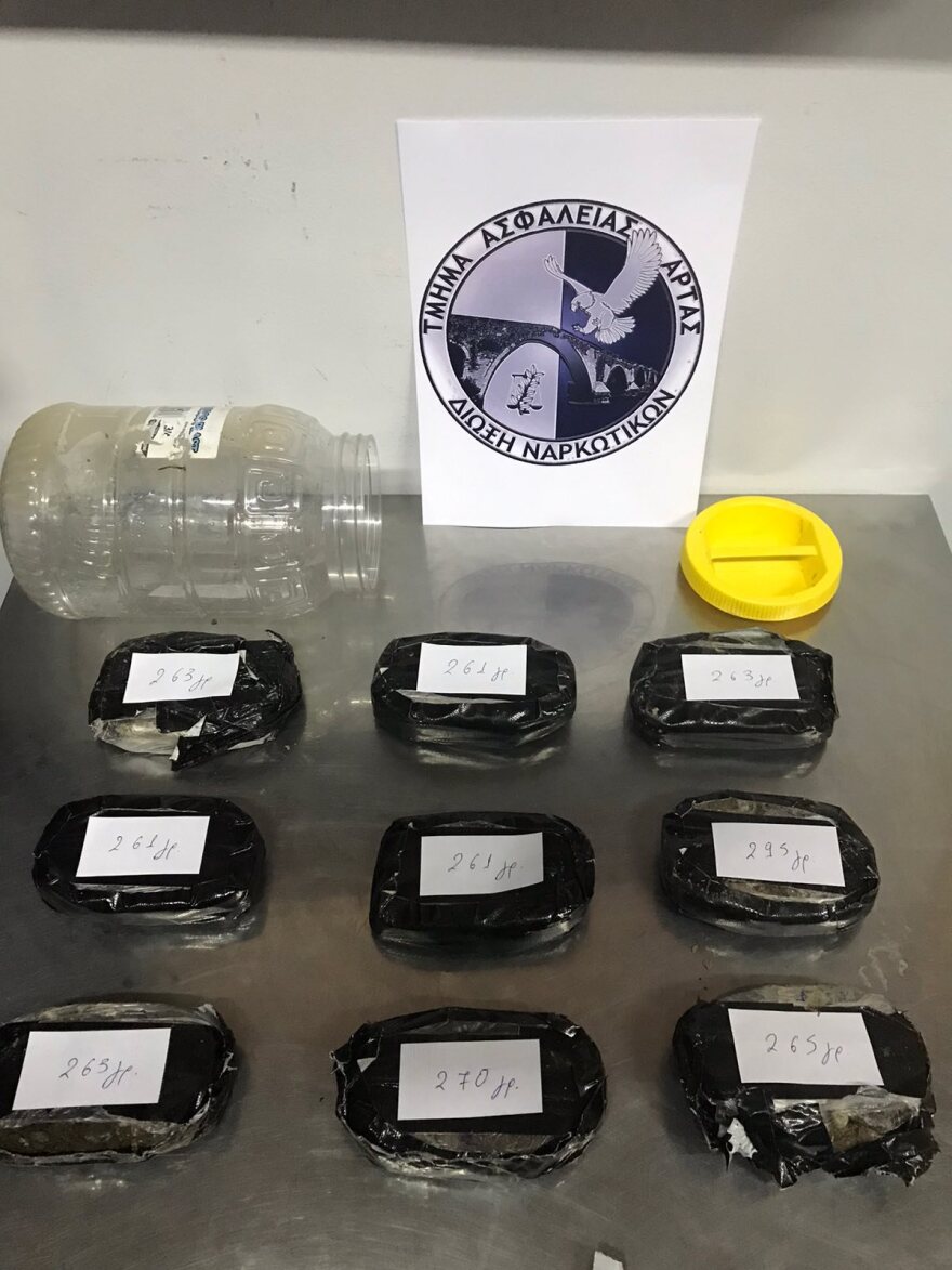 Άρτα: Σε παλιούς αγωγούς νερού έκρυβαν δυόμισι κιλά ηρωίνης