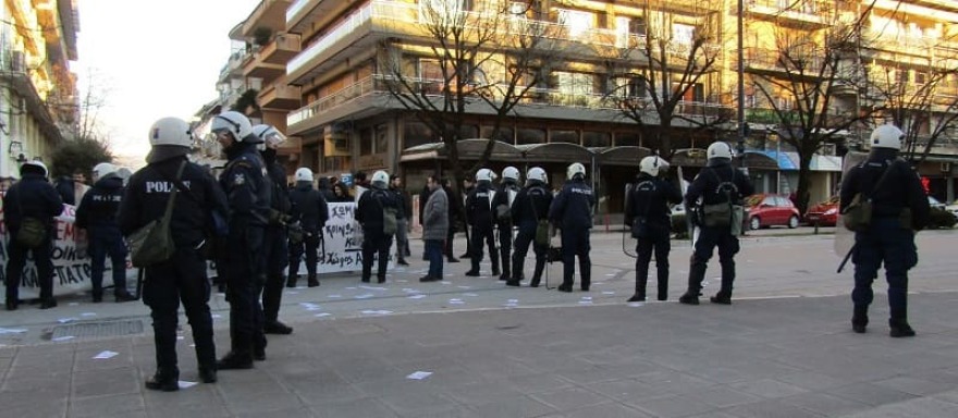 Πορεία διαμαρτυρίας στα Ιωάννινα την ώρα της εκδήλωσης του κινήματος «Αφήστε με να ζήσω» 