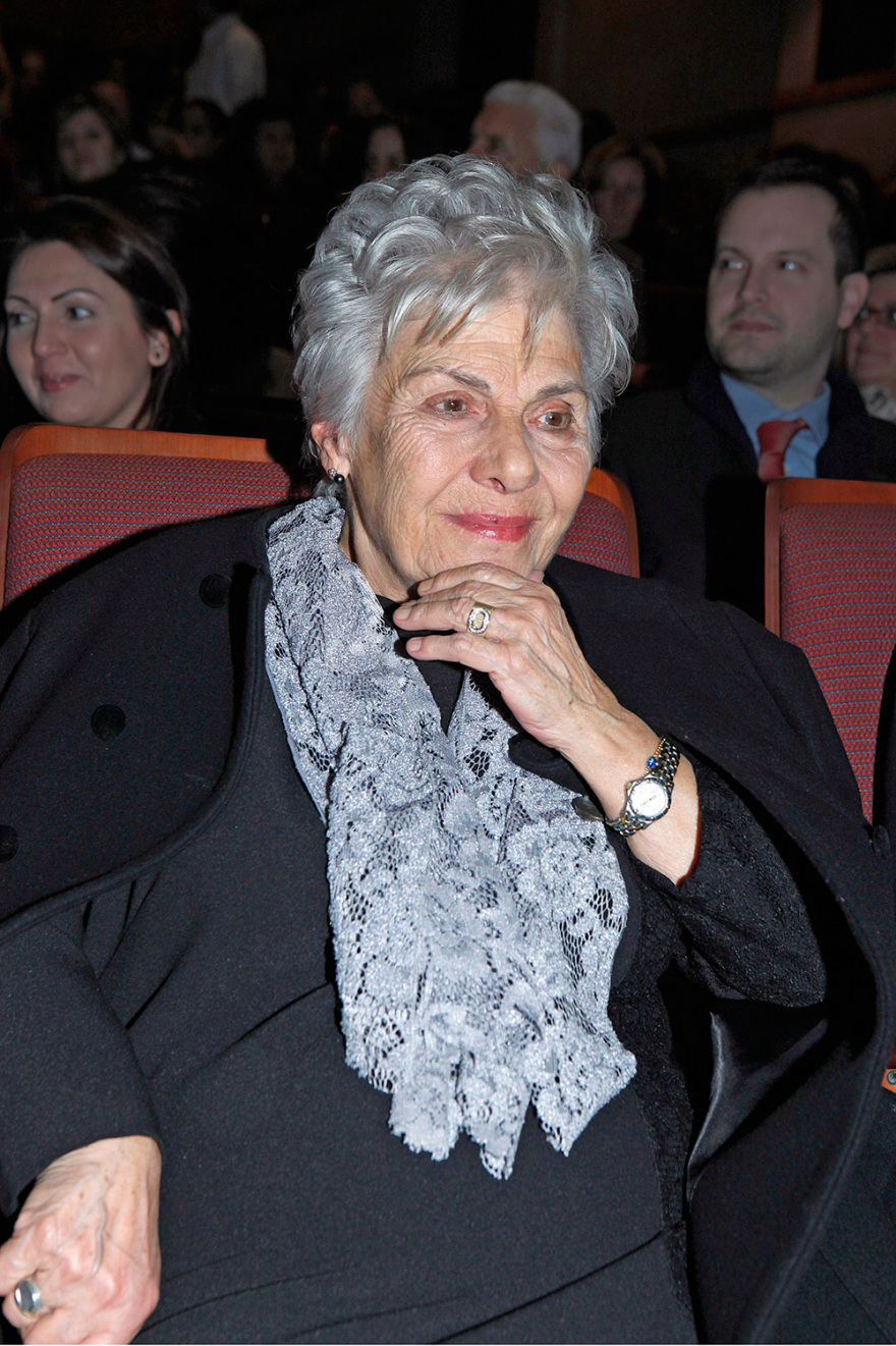 Κική Δημουλά: Ποια ήταν η ποιήτρια που αγάπησε ο κόσμος