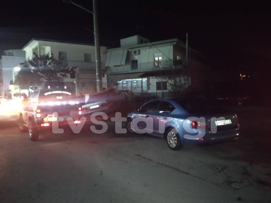 Αλιβέρι: Αυτοκίνητα συγκρούστηκαν και έπεσαν πάνω σε τέσσερα παιδιά