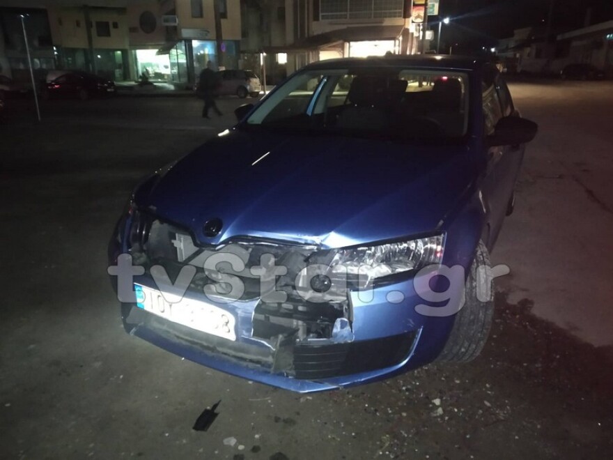 Αλιβέρι: Αυτοκίνητα συγκρούστηκαν και έπεσαν πάνω σε τέσσερα παιδιά