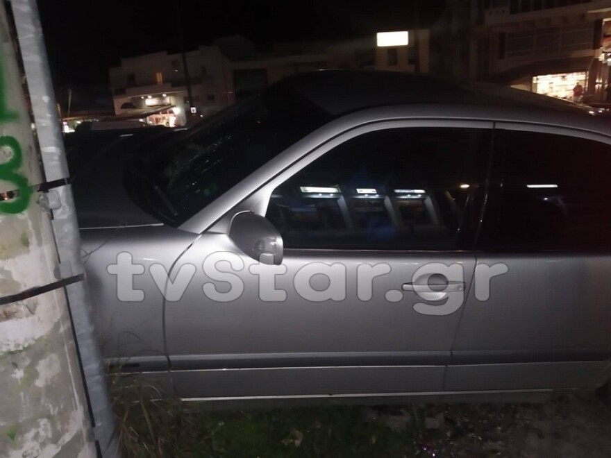 Αλιβέρι: Αυτοκίνητα συγκρούστηκαν και έπεσαν πάνω σε τέσσερα παιδιά