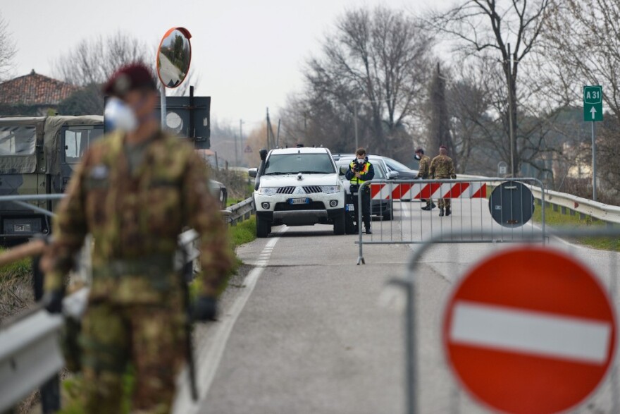 Κορωνοϊός: Έβδομος νεκρός στην Ιταλία - Πανικός με αστυνομικούς στους δρόμους και πόλεις-φαντάσματα
