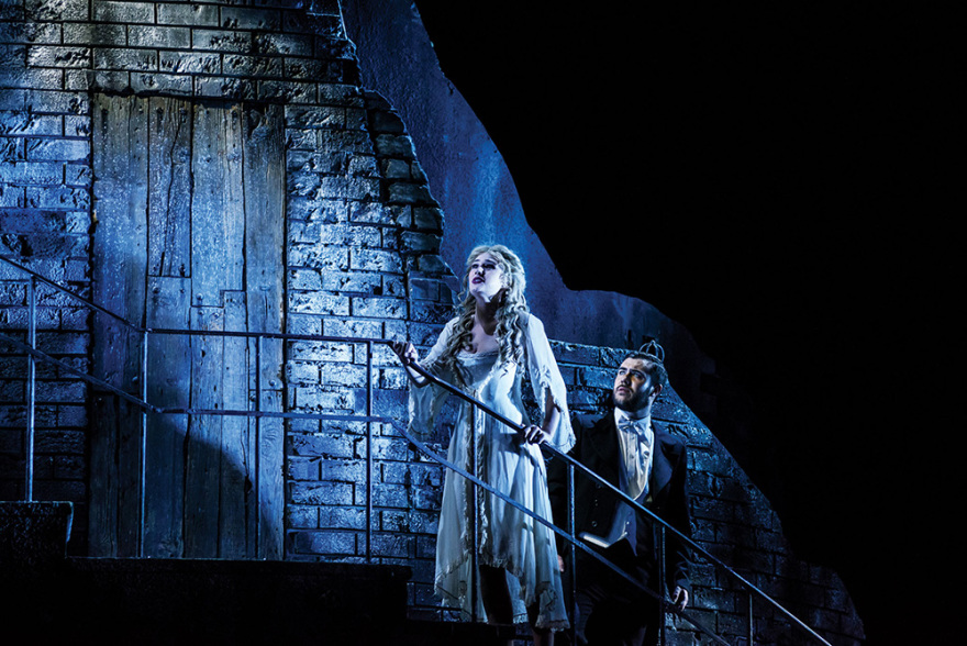 Phantom of the Opera: Το Λονδίνο ήρθε στο Γαλάτσι και μαγεύει το αθηναϊκό κοινό