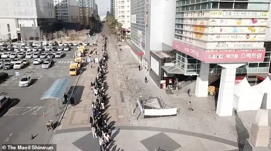 Κορωνοϊός: Ουρές χιλιομέτρων στη Νότια Κορέα για μία μάσκα - Δείτε βίντεο