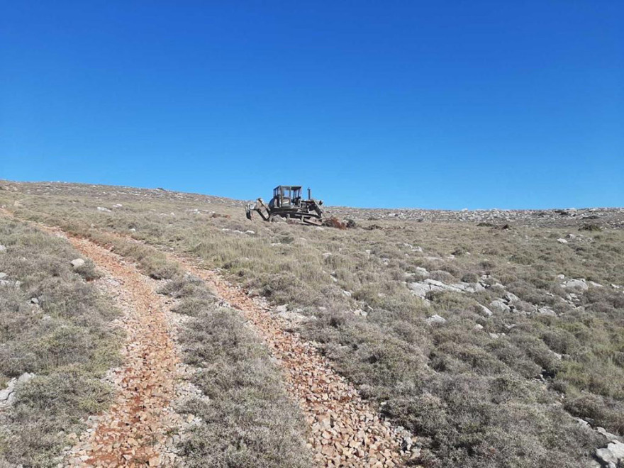Μεταναστευτικό: Μπήκαν οι μπουλντόζες στη Χίο για την κλειστή δομή - Δείτε φωτογραφίες και βίντεο
