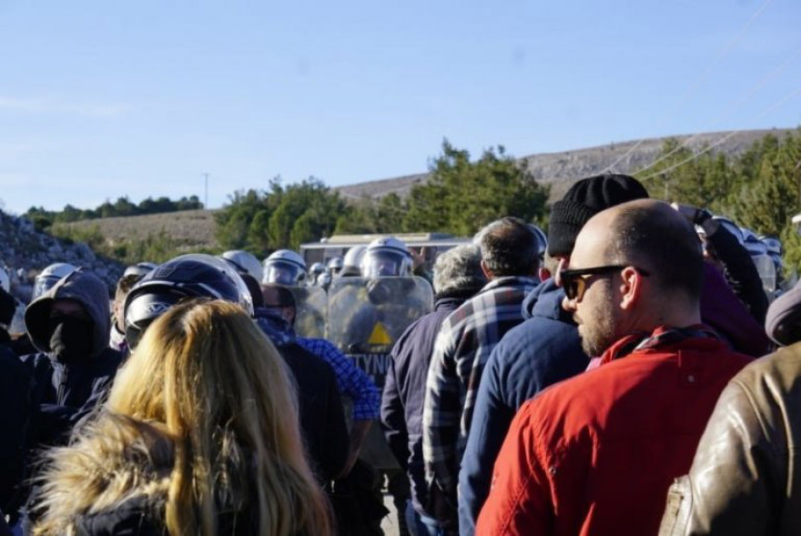 Μεταναστευτικό: Επεισόδια με χημικά σε Λέσβο και Χίο - Συγκρούσεις μεταξύ κατοίκων και αστυνομικών