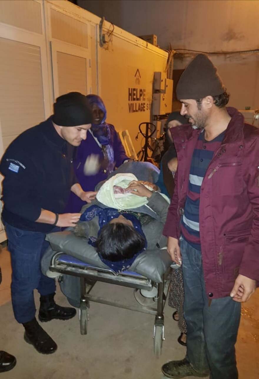 Ο ειδικός φρουρός περιγράφει καρέ-καρέ στο protothema.gr πώς ξεγέννησε την προσφυγοπούλα 