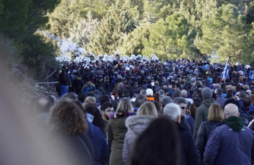 Μεταναστευτικό: Επεισόδια με χημικά σε Λέσβο και Χίο - Συγκρούσεις μεταξύ κατοίκων και αστυνομικών