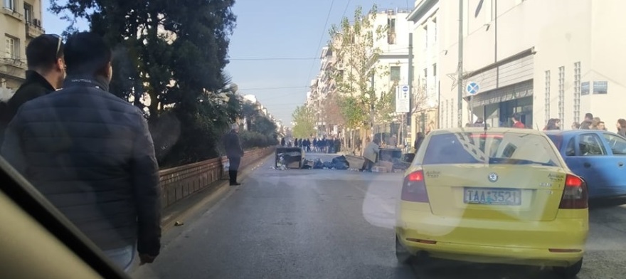 ΑΣΟΕΕ: Επέμβαση της Αστυνομίας στο Πανεπιστήμιο - Πετροπόλεμος και χημικά στην Πατησίων