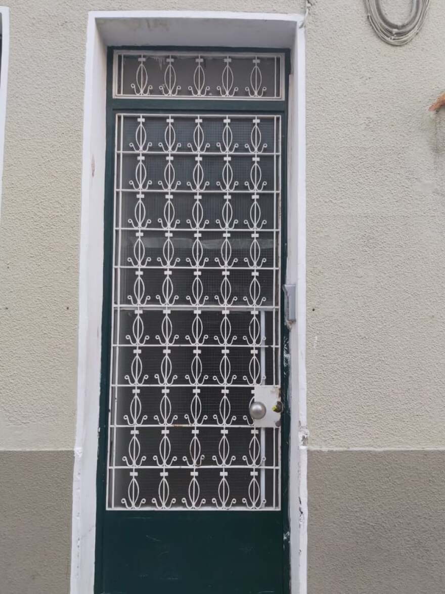 Αντιπεριφερειάρχης Χίου: Το πρωί στα κάγκελα κατά των κλειστών δομών, το βράδυ νοικιάζει σπίτι σε ΜΚΟ για μετανάστες