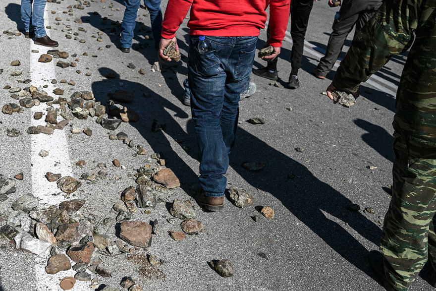 Μεταναστευτικό Λέσβος: Δεκάδες τραυματίες από τις συγκρούσεις στο Διαβολόρεμα