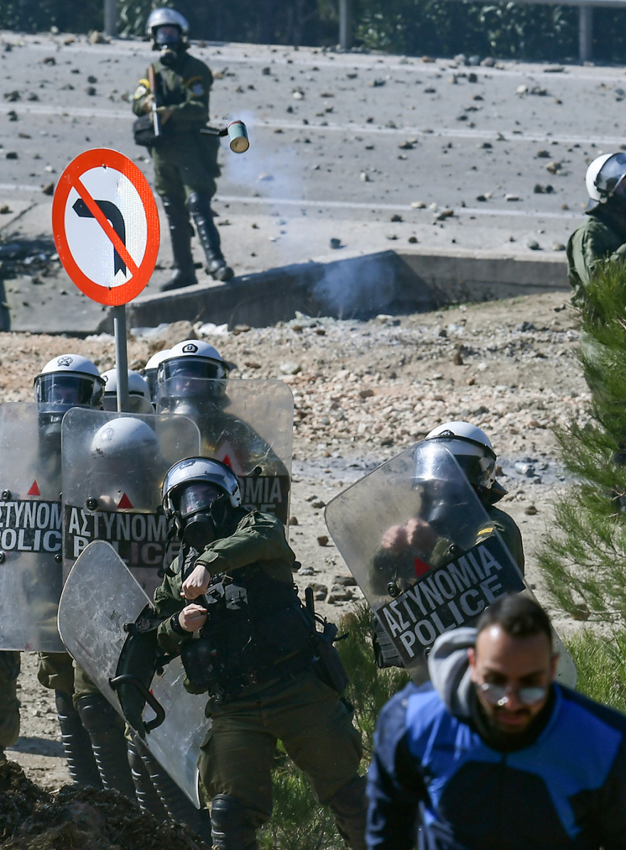Μεταναστευτικό Λέσβος: Δεκάδες τραυματίες από τις συγκρούσεις στο Διαβολόρεμα